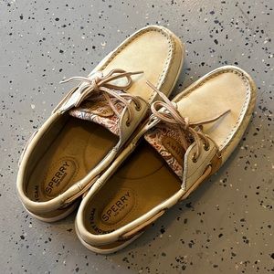 Sperry boat shoes. Excellent condition!! Worn once